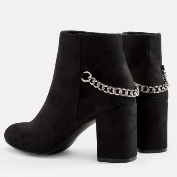 JustFab Ankle Bootie Women’s 7 Mariah Block Heel Chain Bootie Black - Picture 2 of 7